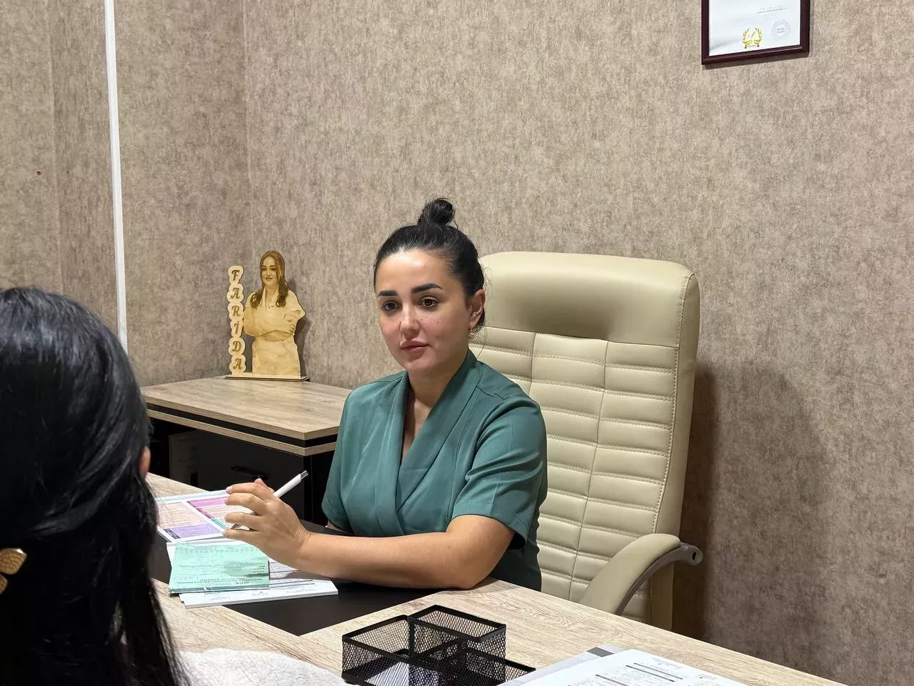 Ekranların Görünməz Təhlükəsi: Mavi İşıq və Dəri Baryeri