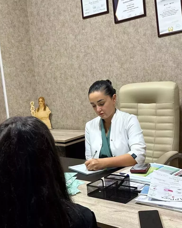 Hormonal Akne: Hiperandrogenizm ilə Mübarizə